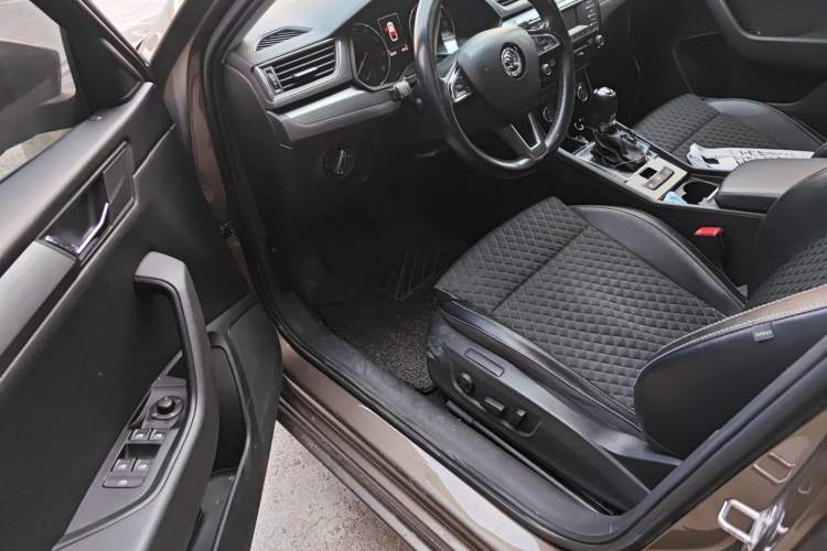 Used Skoda Superb 2016 TSI280 DSG Innovation Edition Driver Seat