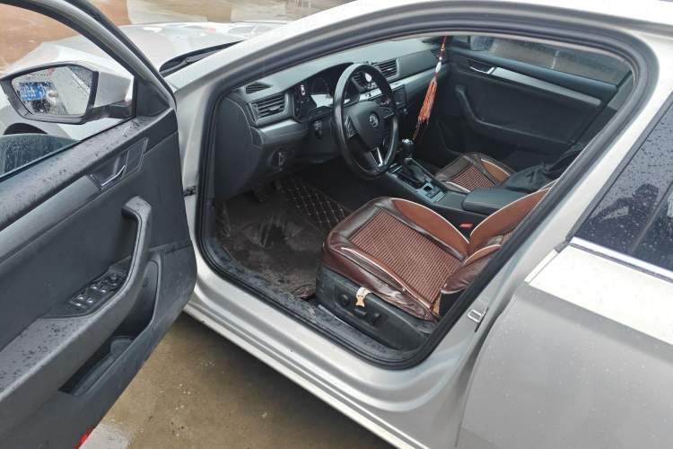 Used Skoda Superb 2016 TSI330 DSG Innovation Edition Driver Seat