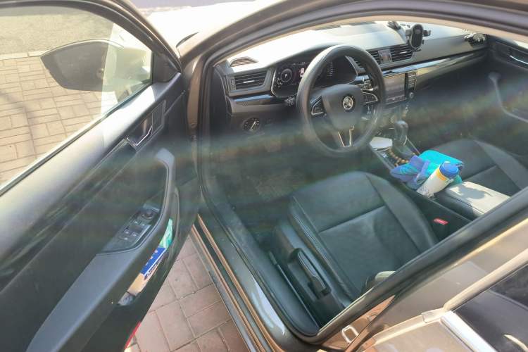 Used Skoda Superb 2016 TSI280 DSG Advanced Edition Driver Seat