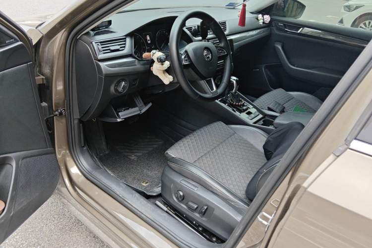 Used Skoda Superb 2016 TSI330 DSG Innovation Edition Driver Seat