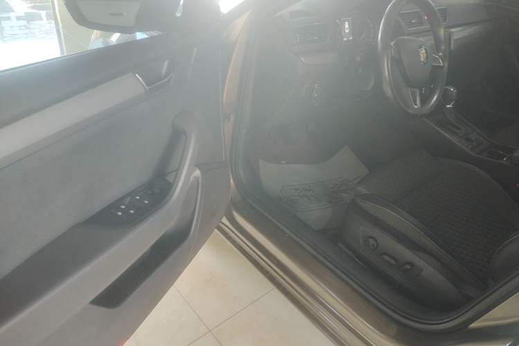 Used Skoda Superb 2016 TSI330 DSG Innovation Edition Driver Seat