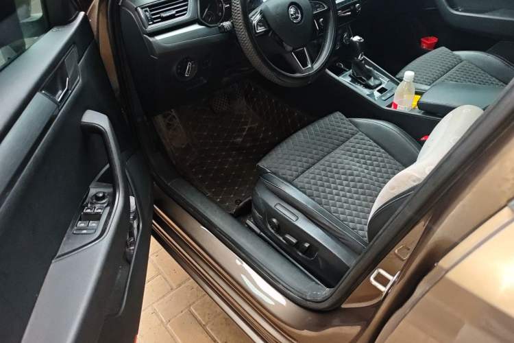 Used Skoda Superb 2016 TSI280 DSG Innovation Edition Driver Seat