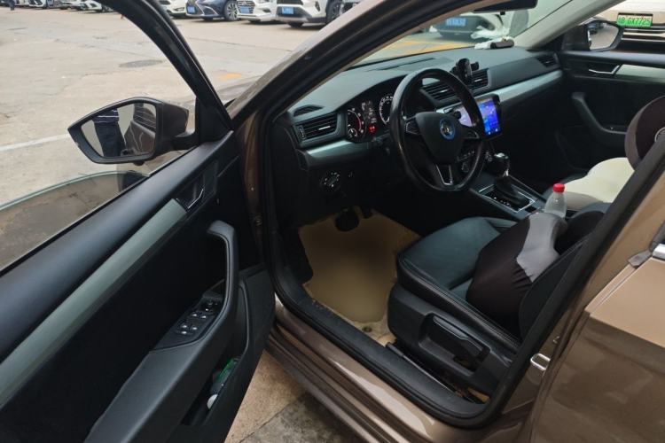 Used Skoda Superb 2016 TSI280 DSG Advanced Edition Driver Seat