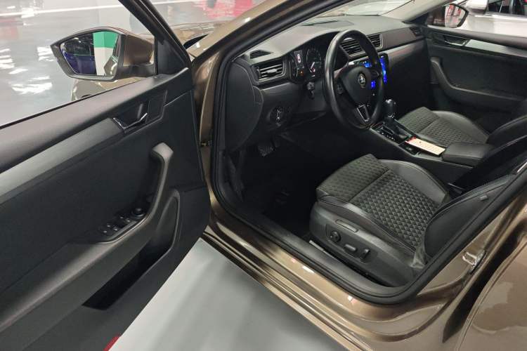 Used Skoda Superb 2016 TSI280 DSG Innovation Edition Driver Seat