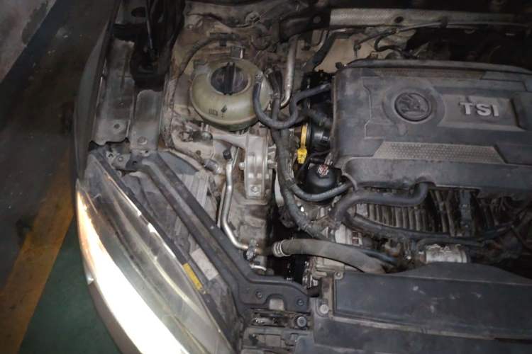 Used Skoda Superb 2016 TSI330 DSG Innovation Edition Engine Bay Right
