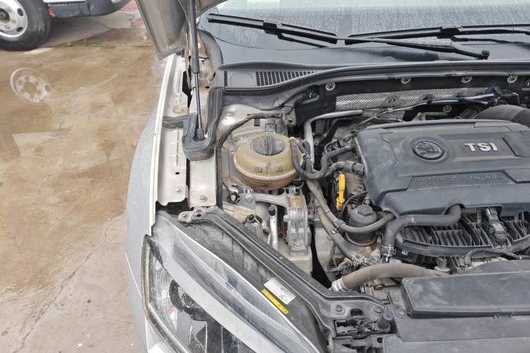 Used Skoda Superb 2016 TSI330 DSG Innovation Edition Engine Bay Right