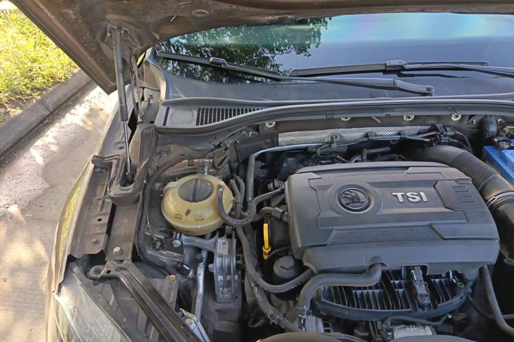 Used Skoda Superb 2016 TSI330 DSG Smart Drive Edition Engine Bay Right
