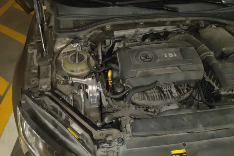 Used Skoda Superb 2016 TSI330 DSG Innovation Edition Engine Bay Right