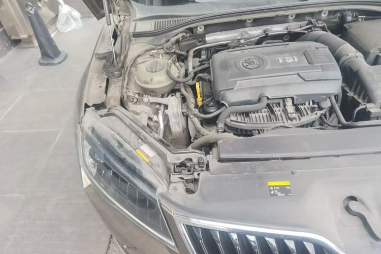 Used Skoda Superb 2016 TSI330 DSG Innovation Edition Engine Bay Right