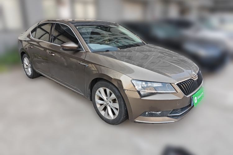 Used Skoda Superb 2016 TSI280 DSG Innovation Edition Front Right 45 Deg