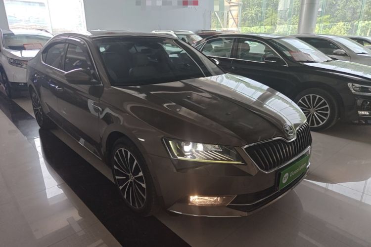 Used Skoda Superb 2016 TSI330 DSG Smart Drive Edition Front Right 45 Deg