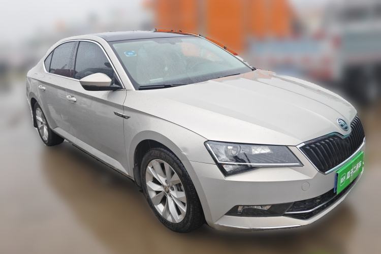 Used Skoda Superb 2016 TSI330 DSG Innovation Edition Front Right 45 Deg