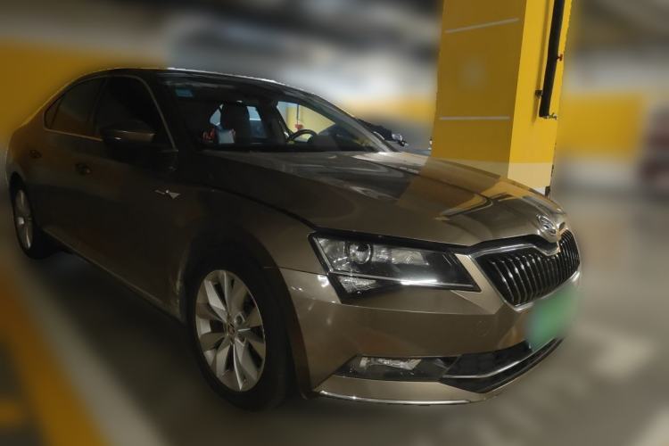 Used Skoda Superb 2016 TSI330 DSG Innovation Edition Front Right 45 Deg
