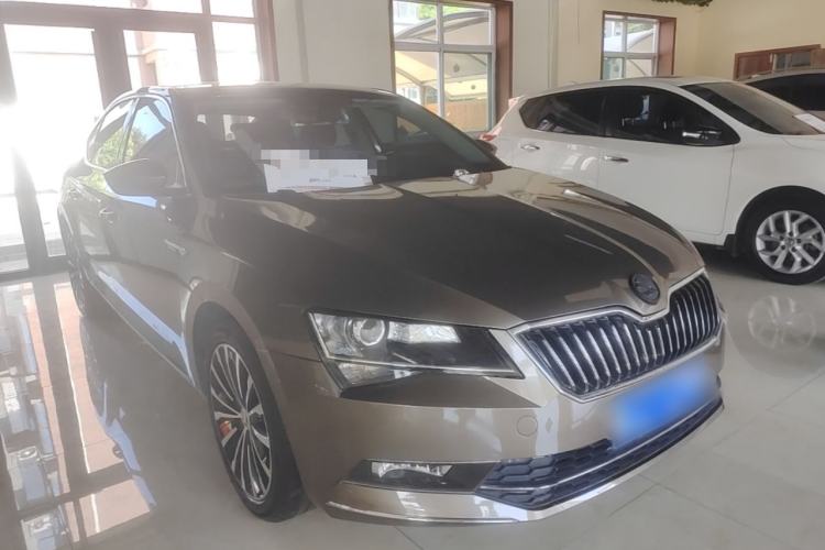 Used Skoda Superb 2016 TSI330 DSG Innovation Edition Front Right 45 Deg