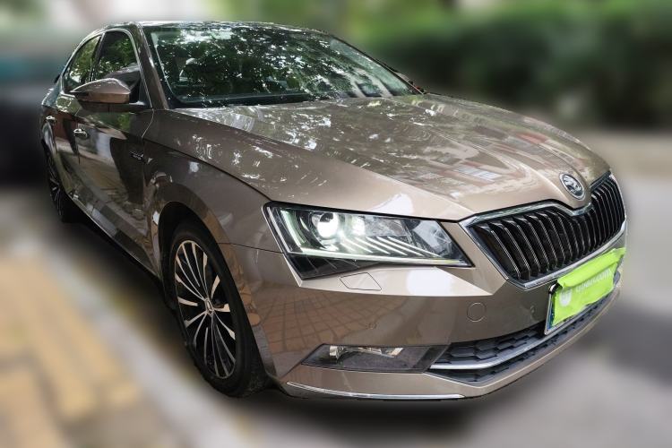 Used Skoda Superb 2016 TSI330 DSG Smart Drive Edition Front Right 45 Deg