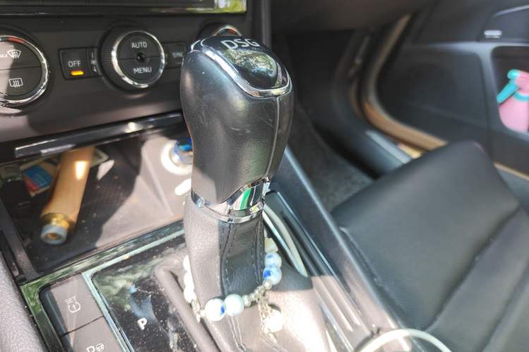 Used Skoda Superb 2016 TSI380 DSG Flagship Edition Gear Lever