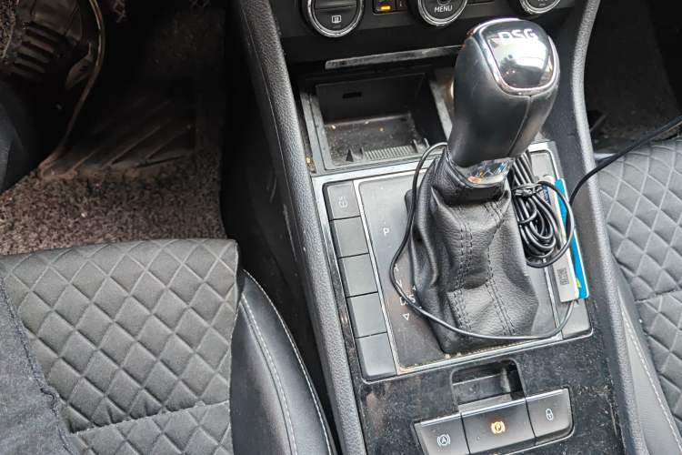 Used Skoda Superb 2016 TSI280 DSG Innovation Edition Gear Lever