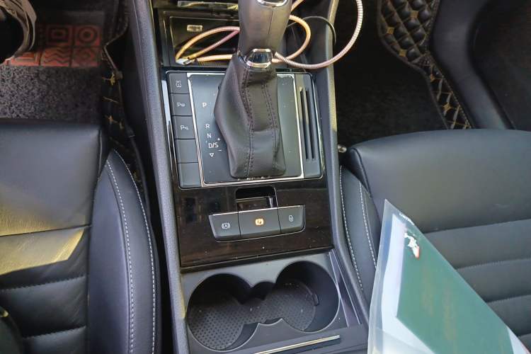 Used Skoda Superb 2016 TSI330 DSG Smart Drive Edition Gear Lever
