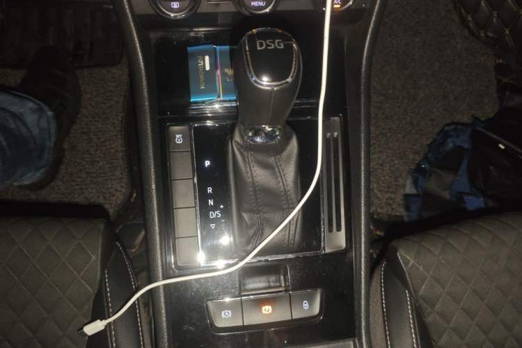 Used Skoda Superb 2016 TSI280 DSG Innovation Edition Gear Lever