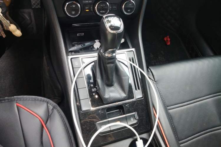 Used Skoda Superb 2016 TSI280 DSG Innovation Edition Gear Lever