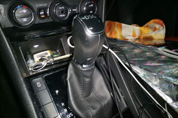 Used Skoda Superb 2016 TSI280 DSG Innovation Edition Gear Lever