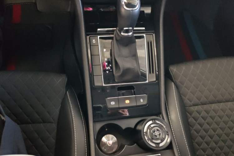 Used Skoda Superb 2016 TSI280 DSG Innovation Edition Gear Lever
