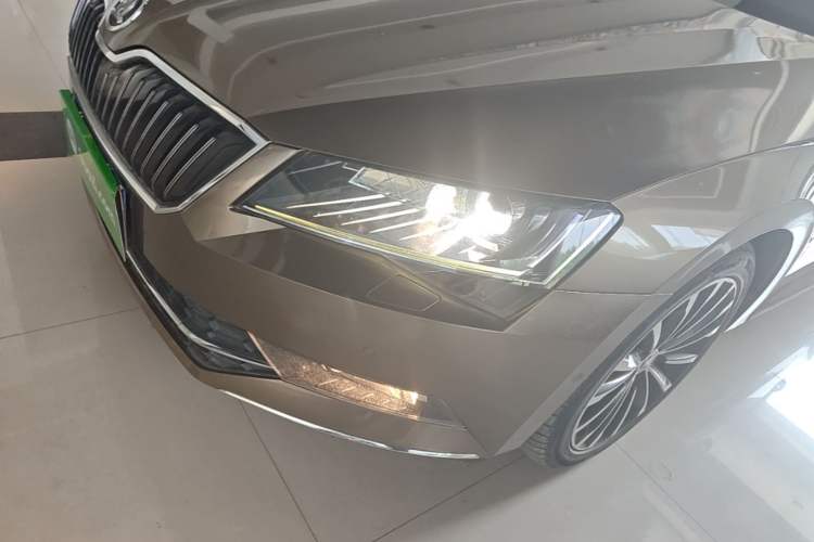 Used Skoda Superb 2016 TSI330 DSG Smart Drive Edition Left Front Headlight