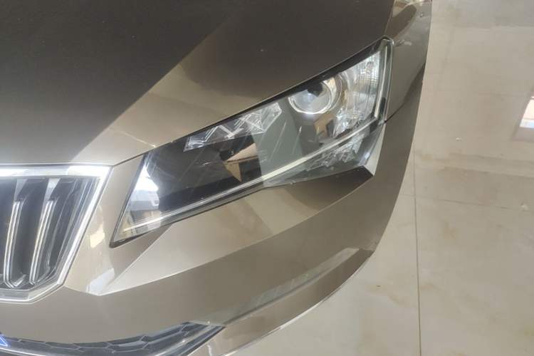 Used Skoda Superb 2016 TSI330 DSG Innovation Edition Left Front Headlight