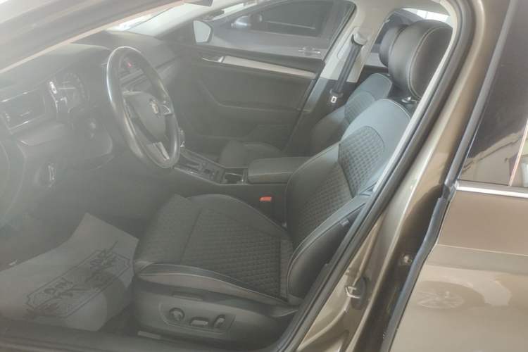 Used Skoda Superb 2016 TSI330 DSG Innovation Edition Left Front Seat
