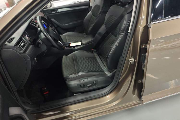 Used Skoda Superb 2016 TSI280 DSG Innovation Edition Left Front Seat