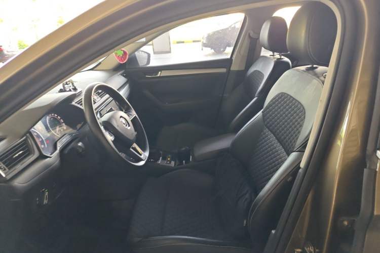 Used Skoda Superb 2016 TSI280 DSG Innovation Edition Left Front Seat