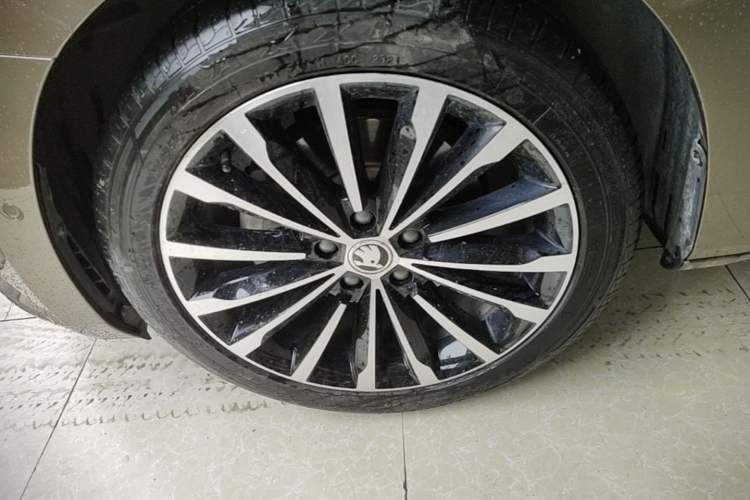 Used Skoda Superb 2016 TSI330 DSG Smart Drive Edition Left Front Wheel Hub