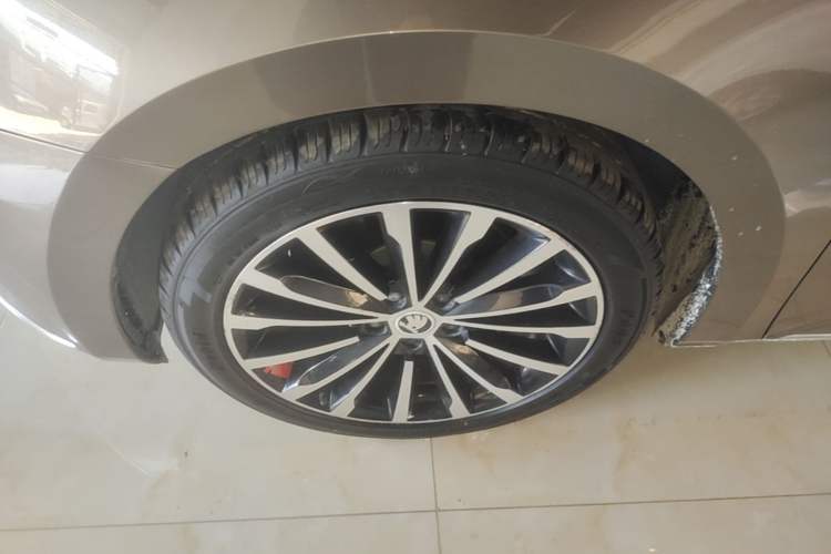Used Skoda Superb 2016 TSI330 DSG Innovation Edition Left Front Wheel Hub