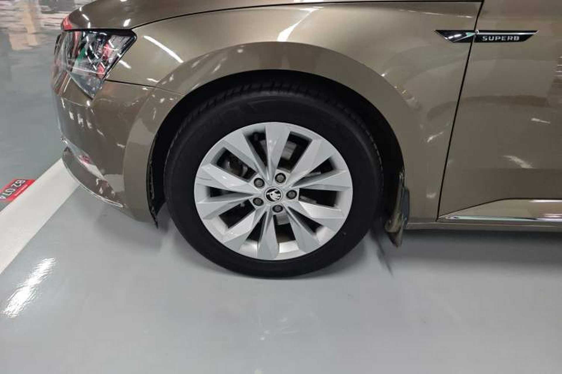 Used Skoda Superb 2016 TSI280 DSG Innovation Edition Left Front Wheel Hub
