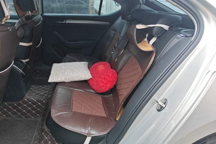 Used Skoda Superb 2016 TSI330 DSG Innovation Edition Left Rear Seat