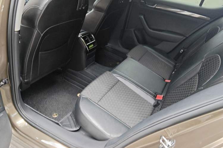 Used Skoda Superb 2016 TSI330 DSG Innovation Edition Left Rear Seat