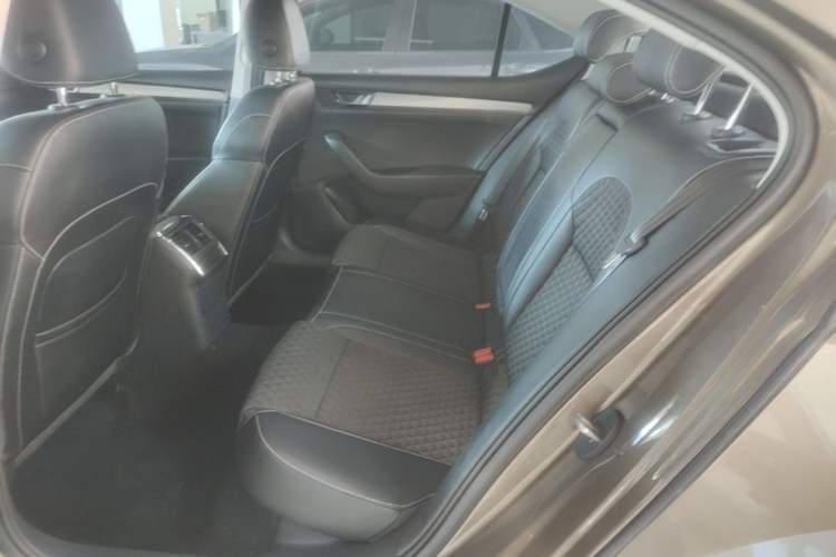 Used Skoda Superb 2016 TSI330 DSG Innovation Edition Left Rear Seat
