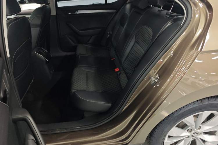 Used Skoda Superb 2016 TSI280 DSG Innovation Edition Left Rear Seat