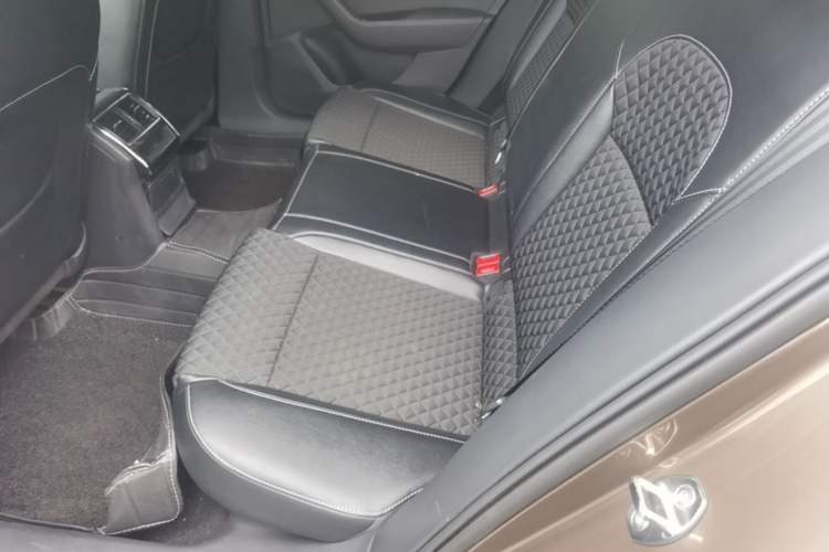 Used Skoda Superb 2016 TSI330 DSG Innovation Edition Left Rear Seat