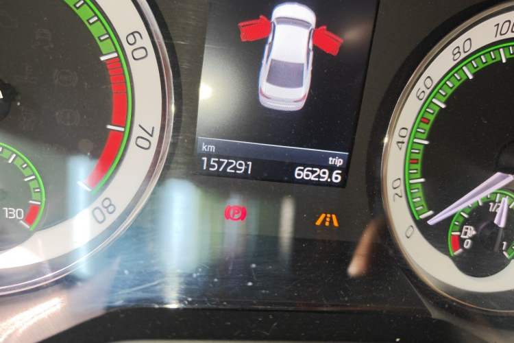 Used Skoda Superb 2016 TSI380 DSG Flagship Edition Odometer Close Up