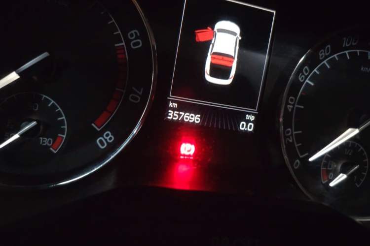 Used Skoda Superb 2016 TSI330 DSG Innovation Edition Odometer Close Up