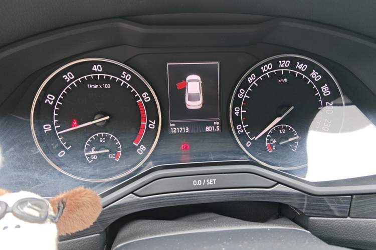 Used Skoda Superb 2016 TSI330 DSG Innovation Edition Odometer Close Up