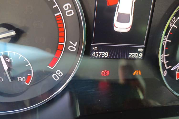 Used Skoda Superb 2016 TSI330 DSG Smart Drive Edition Odometer Close Up