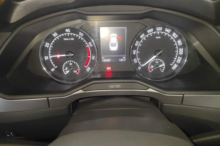 Used Skoda Superb 2016 TSI330 DSG Innovation Edition Odometer Close Up