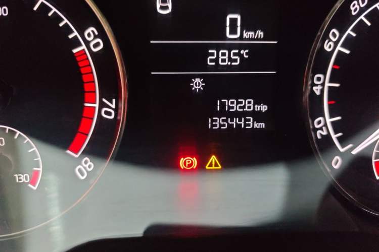 Used Skoda Superb 2016 TSI280 DSG Advanced Edition Odometer Close Up