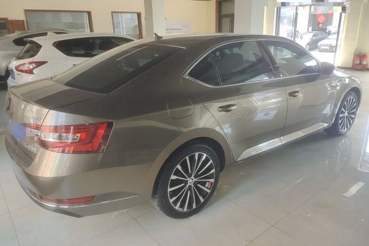 Used Skoda Superb 2016 TSI330 DSG Innovation Edition Rear Right 45 Deg