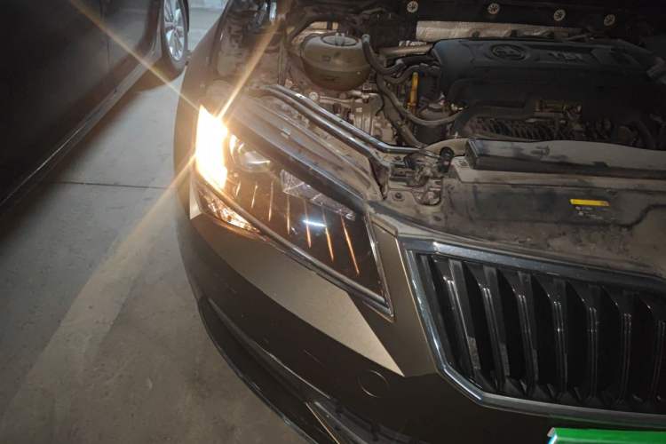 Used Skoda Superb 2016 TSI330 DSG Innovation Edition Right Front Headlight