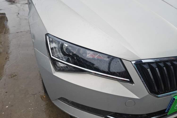 Used Skoda Superb 2016 TSI330 DSG Innovation Edition Right Front Headlight