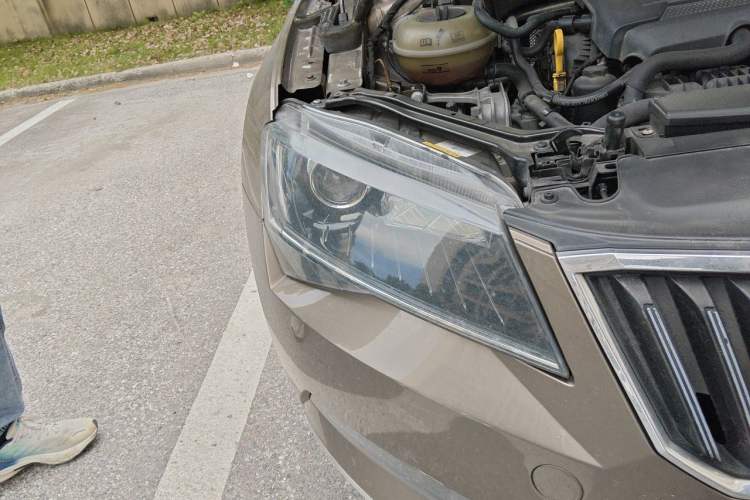 Used Skoda Superb 2016 TSI330 DSG Innovation Edition Right Front Headlight
