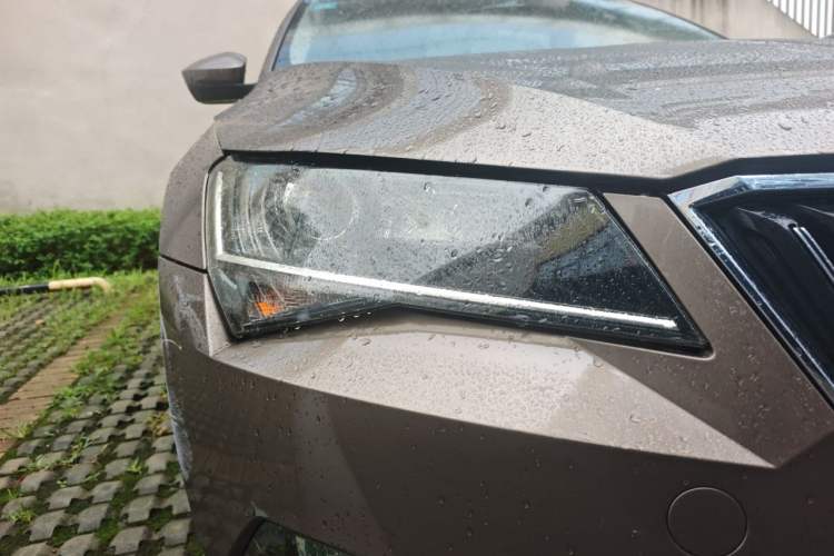 Used Skoda Superb 2016 TSI280 DSG Innovation Edition Right Front Headlight